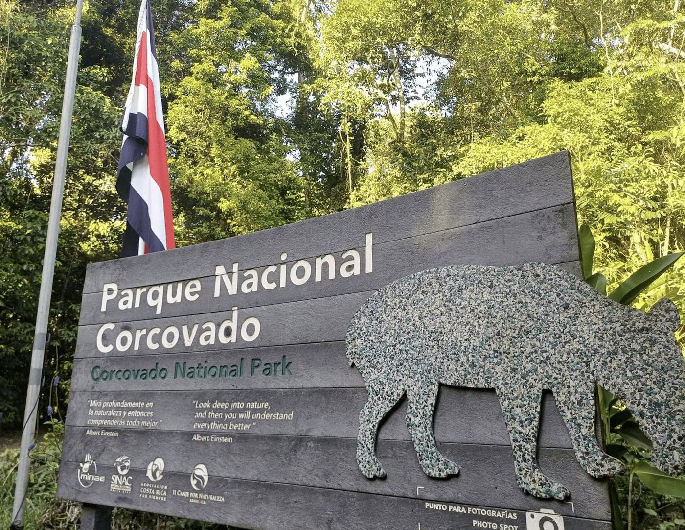 Cartel del Parque Nacional Corcovado