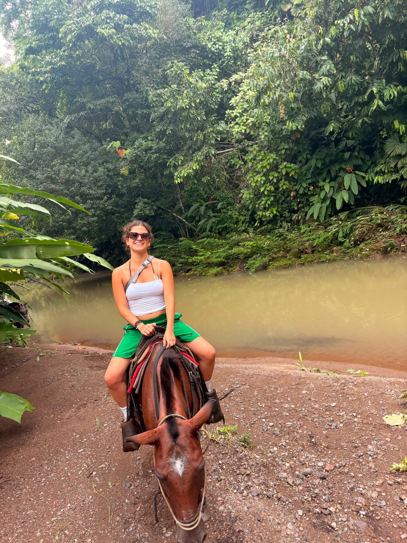 A caballo por el río